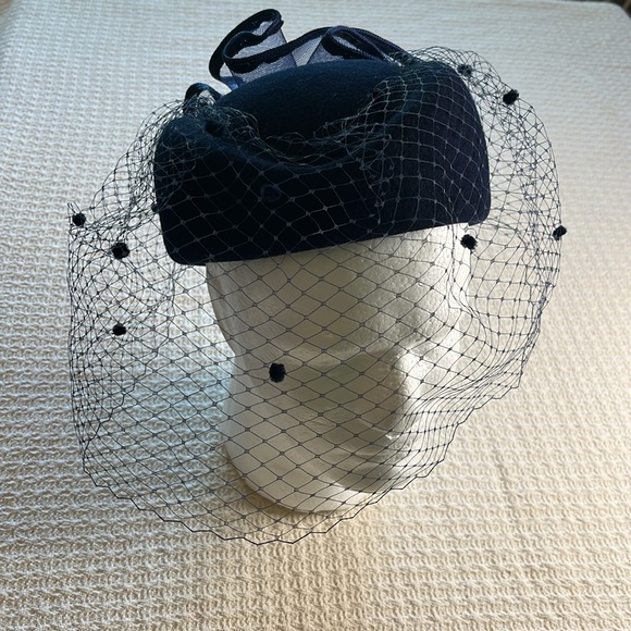 Doeskin 100% wool vintage navy blue hat made by Bollman Hat Co., veil & mesh bow - Picture 9 of 12
